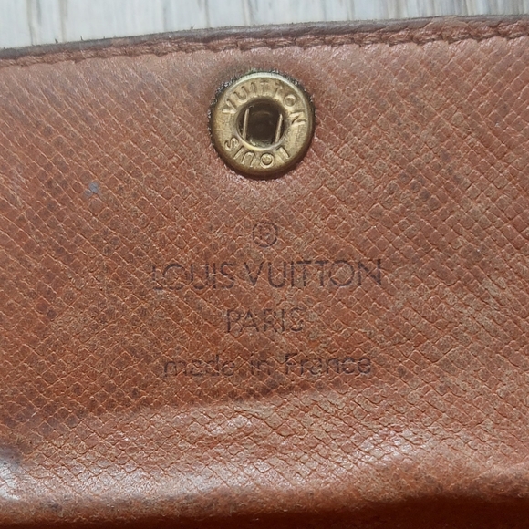 Designer 3 key holders bundle LV Burberry Fendi. Well loved. Authentic - Picture 4 of 12